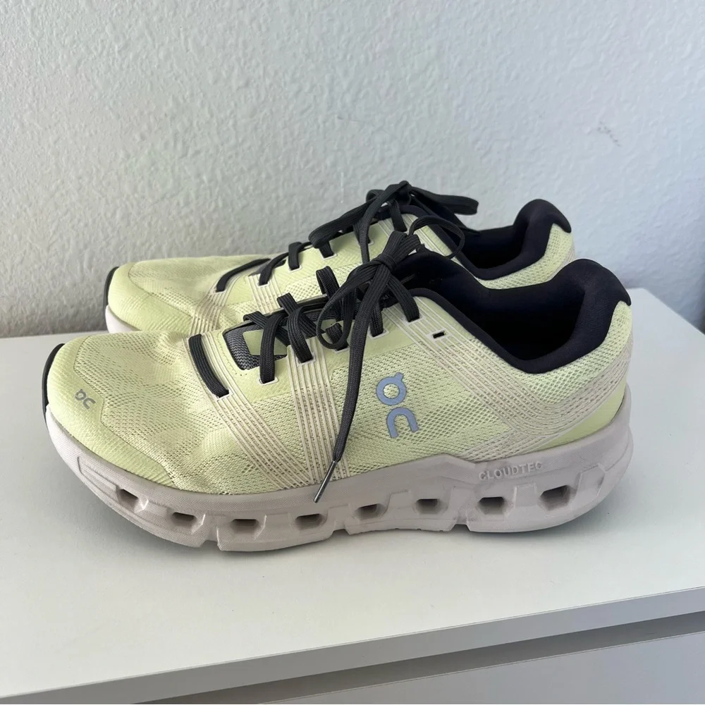 On Running Cloudgo Sneakers Running Shoes Sneakers in Hay / Sand Yellow